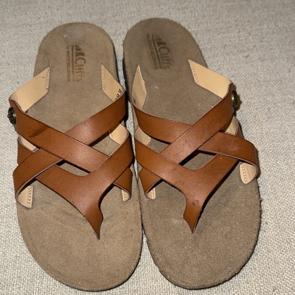 CLIFFS WHITE MOUNTAIN Womens Strappy Slip On Brown size US 8. EUC